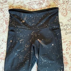 Old Navy Powersoft leggings in black and gold cosmic print